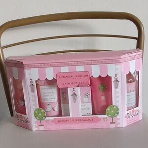 New!Botanical Infusion Bath Gift Set